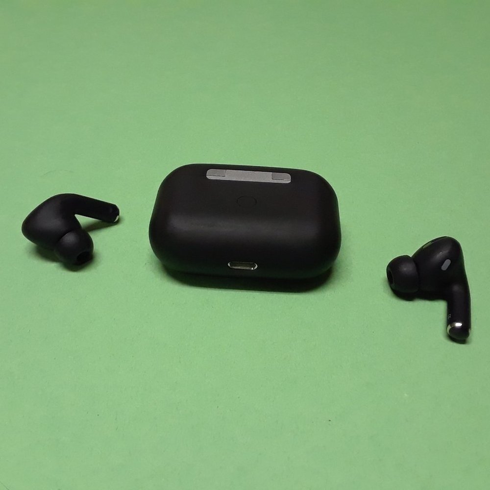 Earbuds - Picture 3 of 5